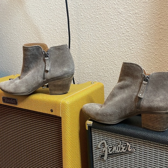 Frye gray suede heeled bootie - Picture 2 of 3